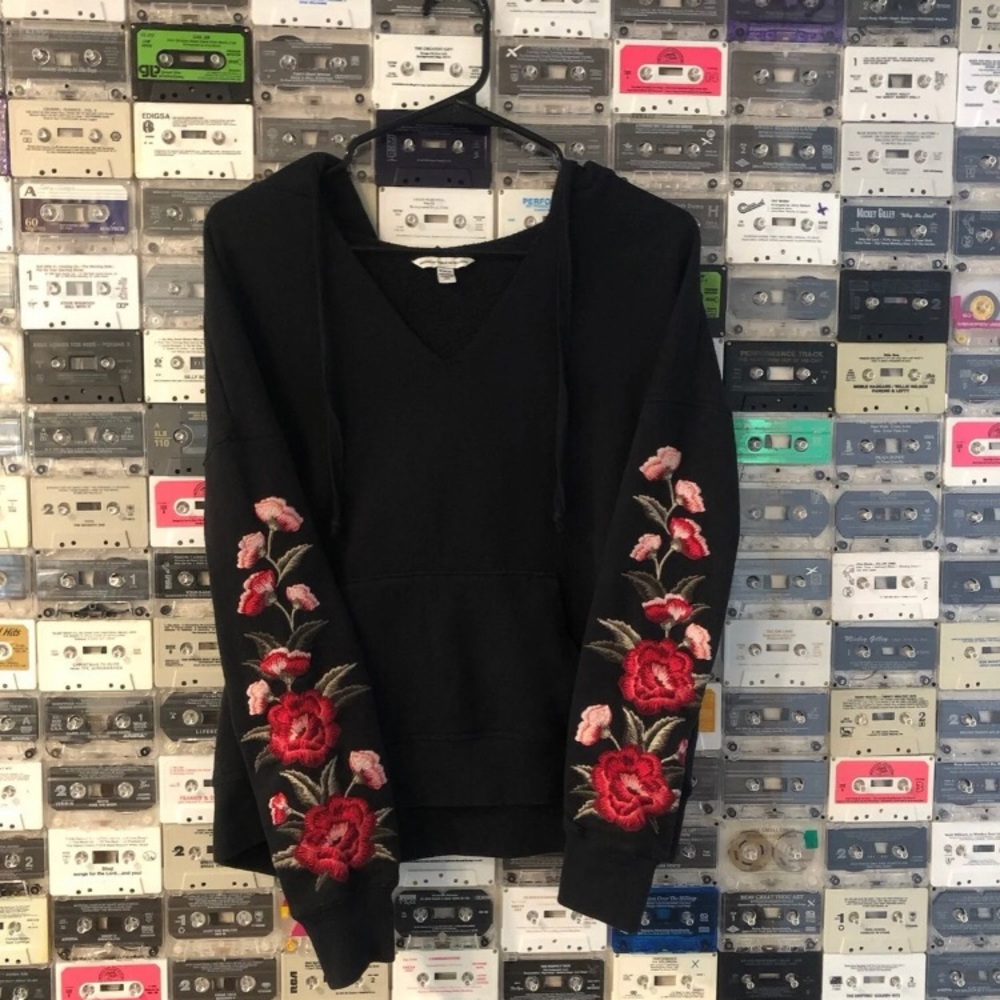American Eagle Floral Sleeved Sweater